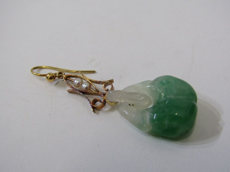 JADE EARRINGS, a pair of vintage gold drop earrings set with pearls and carved jade drops in - Image 5 of 6