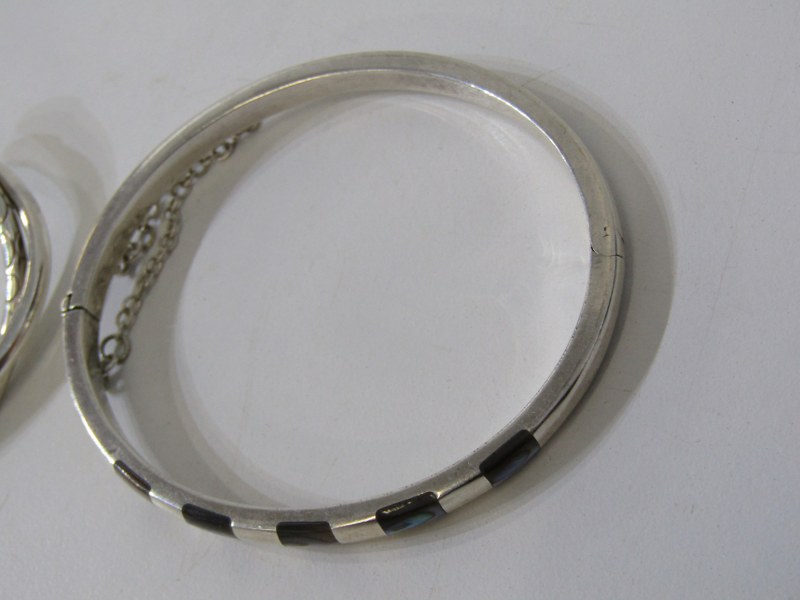 2 SILVER BANGLES, 1 hinged, 1 twisted torque style, combined approx. 29 grams - Image 3 of 4
