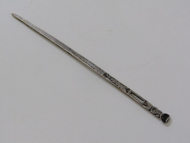 EARLY SILVER BODKIN NEEDLE naively decorated with initials "MF", possibly circa late 17th Century