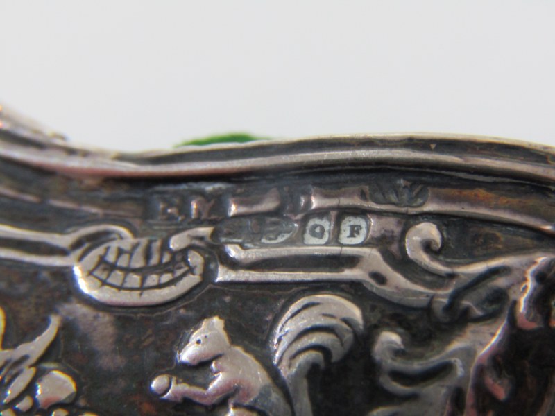 WHITE METAL NOVELTY PIN CUSHION in the form of a shoe, decorated with hunting scenes in relief - Image 3 of 3