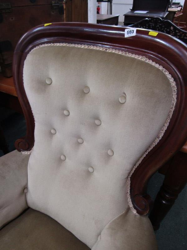 SPOONBACK ARM CHAIRS, matched pair of mahogany framed spoon back armchairs with button back, - Image 3 of 5