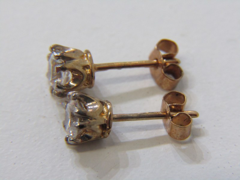 PAIR OF 9ct YELLOW GOLD STUD EARRINGS - Image 2 of 2