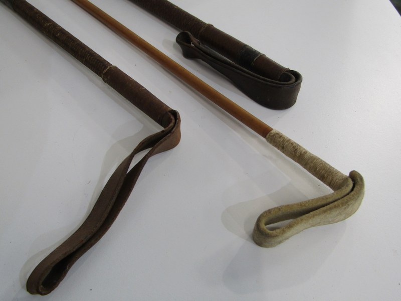 RIDING CROPS, 3 assorted riding crops, 1 silver mounted, 2 with antler handles, together with 1 - Image 4 of 7
