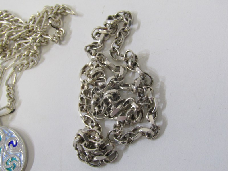 SILVER NECKLACES AND PENDANTS, 4 assorted silver necklaces from 14-20'', various designs, 2 with - Image 2 of 5