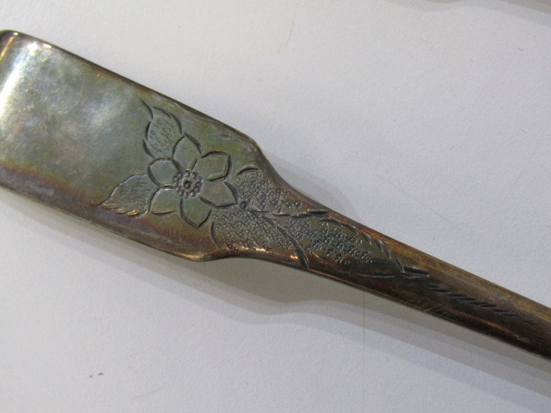 PAIR OF SILVER BERRY SPOONS, pair of Edinburgh hallmarked fiddle pattern serving spoons, bowls - Image 3 of 4