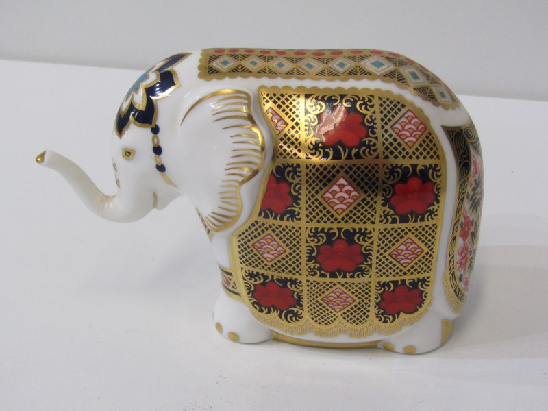 ROYAL CROWN DERBY, Royal Crown Derby paperweight in the form of an Elephant with silver button to
