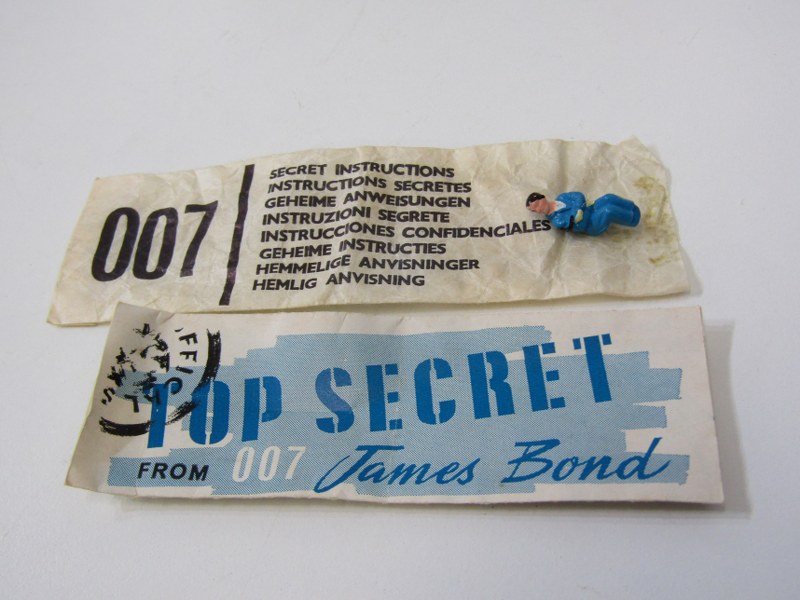 VINTAGE JAMES BOND CORGI, boxed Special Agent 007 James Bond Aston Martin DB5, no 261 - Bild 7 aus 9