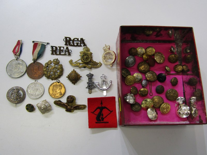 MILITARY BUTTONS & BADGES, tin of assorted military buttons and cap badges, WWI silver war badge,