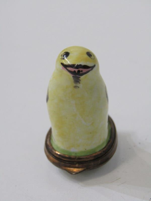 PORCELAIN THIMBLE HOLDER, in the form of a bird with gilt mounts and a plated thimble - Image 5 of 5