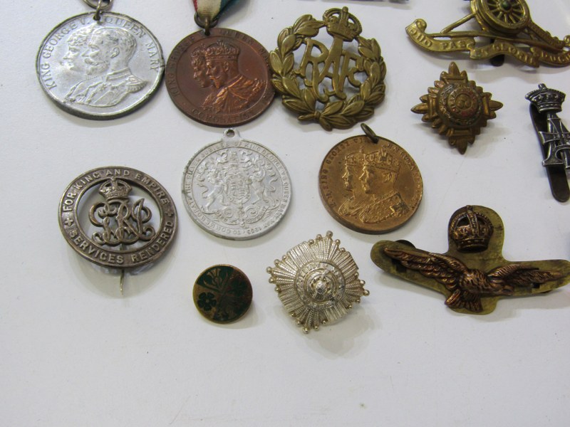 MILITARY BUTTONS & BADGES, tin of assorted military buttons and cap badges, WWI silver war badge, - Image 5 of 6