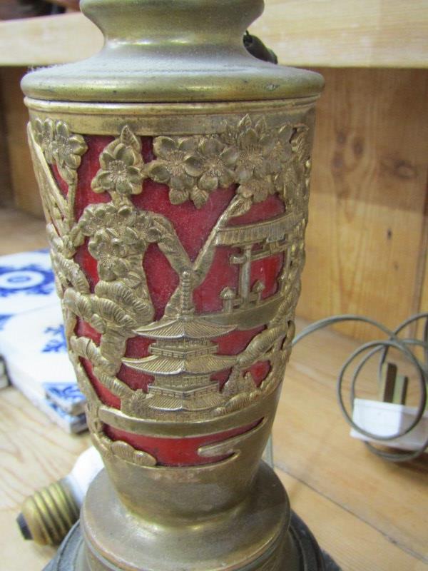 MUSICAL TABLE LAMP BASE, oriental design table lamp the body with brass pierced decoration of - Image 3 of 4