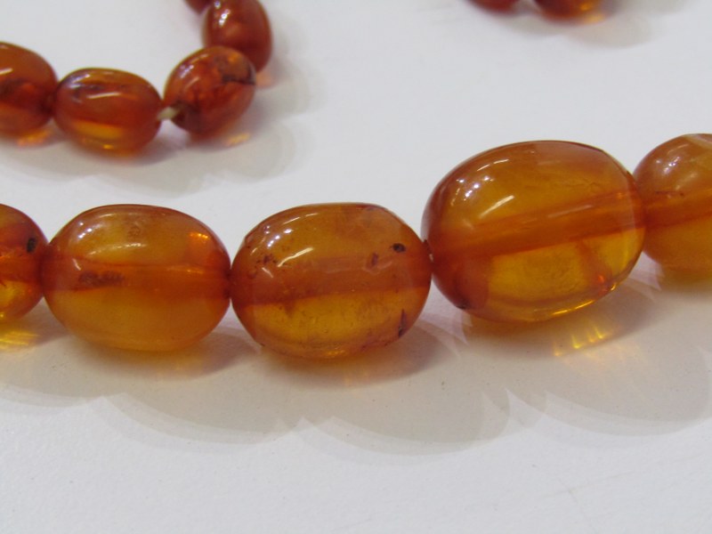 GRADUATED AMBER BEADS, 15'' amber bead necklace 21 grams - Image 2 of 4