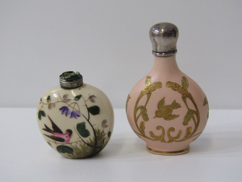 SCENT BOTTLES, silver mounted scent bottle in the form of a willow patterned plate, oriental - Image 5 of 20