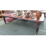 VICTORIAN MAHOGANY EXTENDING DINING TABLE with 2 additional leaves, on fluted column support and