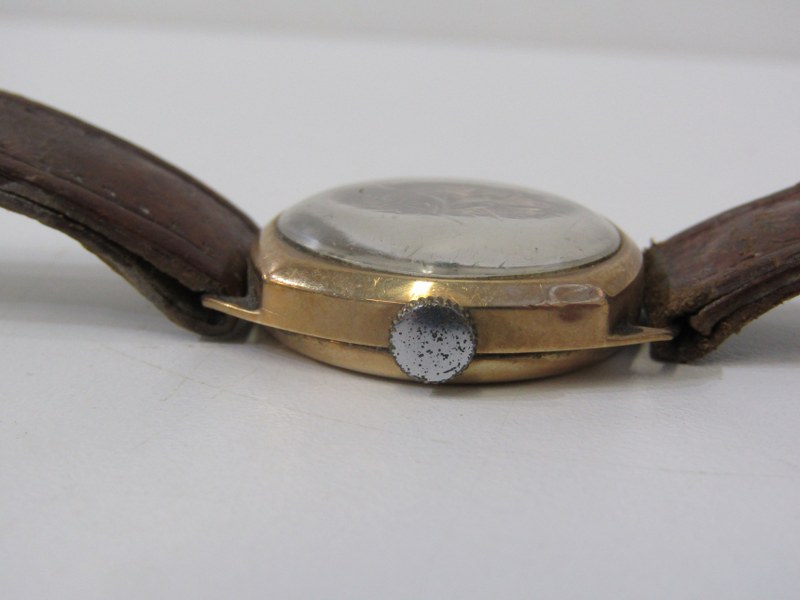 VINTAGE TANK STYLE WATCH, marked Federal, with secondary dial in 9ct yellow gold case, approx. 24 - Image 2 of 3