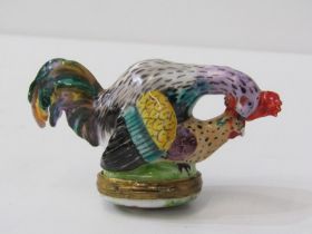 ORIENTAL ENAMELLED SNUFF BOX, in the form of a passionate pair of chickens , 9cm