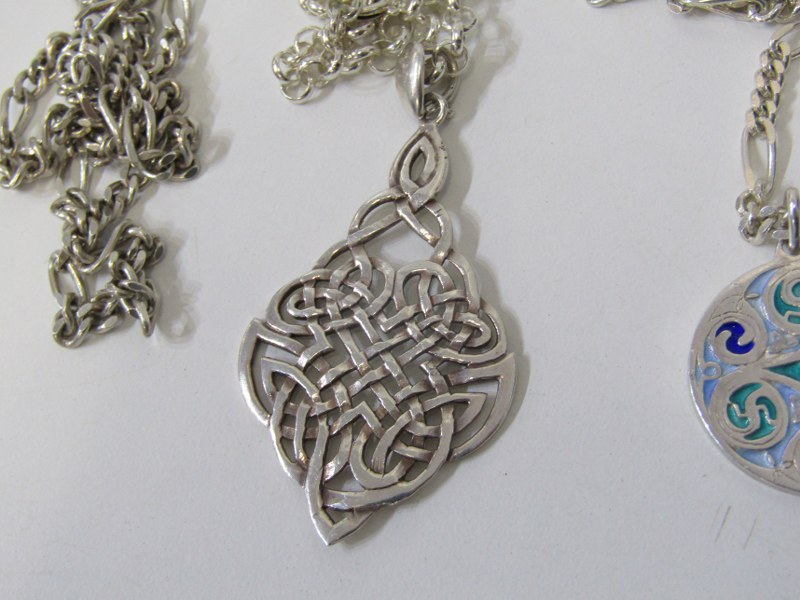 SILVER NECKLACES AND PENDANTS, 4 assorted silver necklaces from 14-20'', various designs, 2 with - Image 4 of 5