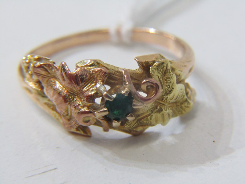 14ct ORGANIC STYLE GOLD RING with 2 tone foliate decoration, set a green stone, size N/O - Image 2 of 5