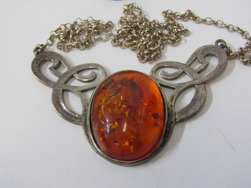 AMBER JEWELLERY, silver and amber necklace with large cabochon shaped amber stone, approx 20" - Image 2 of 4