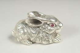 A silver rabbit, 3.5cm.