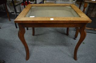 A small oak bijouterie table.