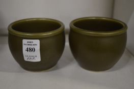 A pair of tea dust circular bowls.