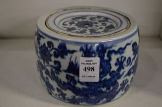 A Chinese blue and white circular box and cover.