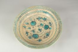 A LARGE 14TH-15TH CENTURY PERSIAN TIMURID GLAZED POTTERY CHARGER, 35cm diameter.