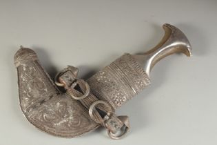 A FINE EARLY 20TH CENTURY ARAB OMANI SILVER MOUNTED JAMBIYA DAGGER, with horn handle.