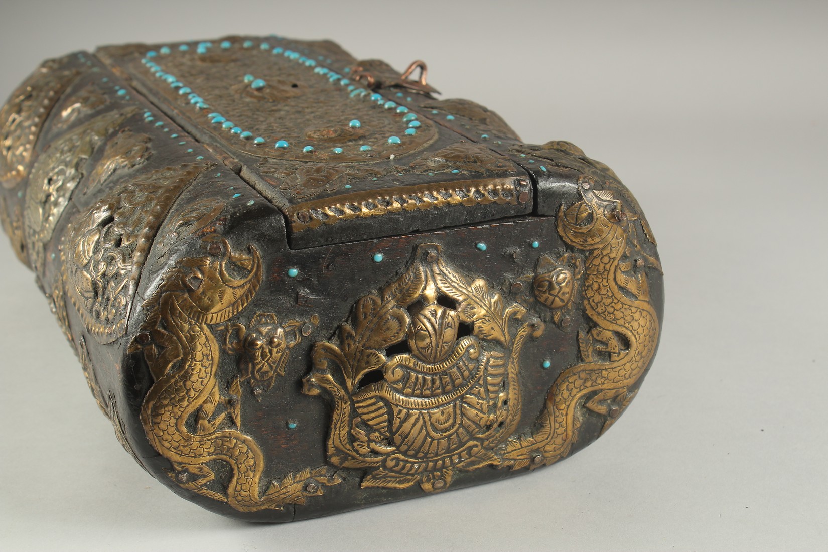 A TIBETAN TURQUOISE INSET BRASS MOUNTED WOODEN BOX, 35cm x 21cm. - Image 5 of 7