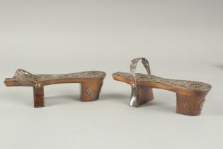 A PAIR OF WHITE METAL FILIGREE MOUNTED TURKISH CLOGS.