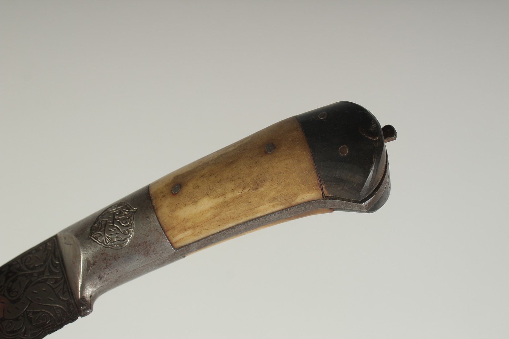 AN INDIAN BONE HILTED DAGGER, with engraved blade, 43cm long. - Image 5 of 5