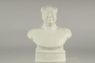 A PORCELAIN BUST OF CHAIRMAN MAO, 18.5cm high.