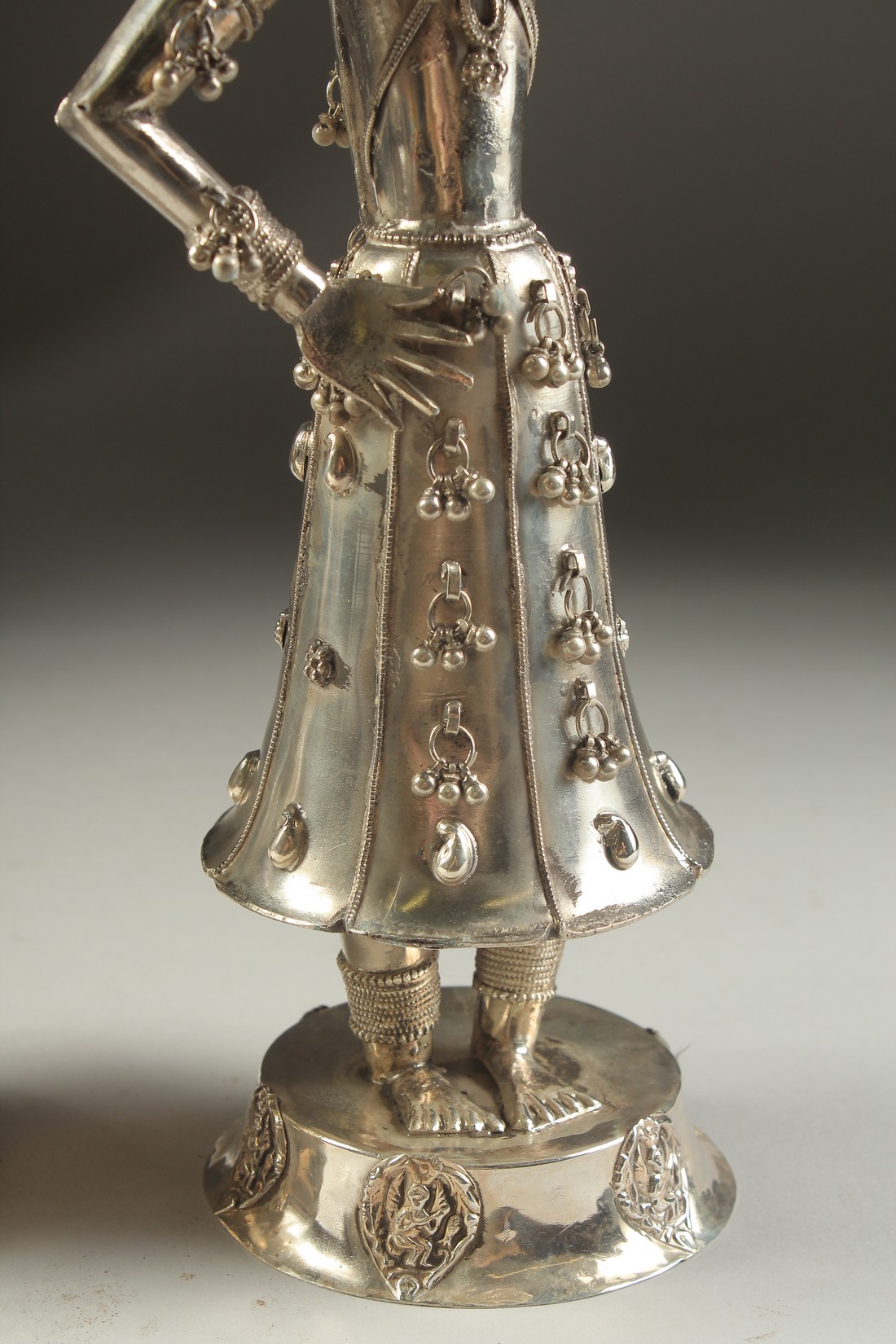 A FINE PAIR OF 19TH CENTURY INDIAN SILVER FIGURES OF MUSICIANS, 30cm high. - Image 7 of 11