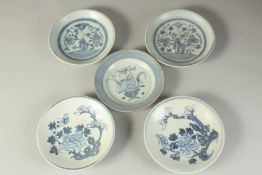 FIVE CHINESE TEK SING CARGO BLUE AND WHITE DISHES, each approx. 15.5cm diameter, (5).