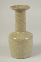 A CHINESE CELADON CRACKLE GLAZE VASE, 23cm high.