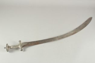 AN 18TH CENTURY MUGHAL INDIAN TULWAR SWORD, with silver inlaid hilt, 80cm long.