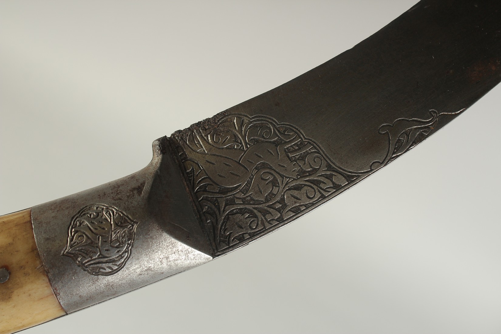 AN INDIAN BONE HILTED DAGGER, with engraved blade, 43cm long. - Image 4 of 5