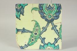 A FINE AND LARGE 16TH-17TH CENTURY IZNIK TILE, 25cm x 25cm.