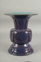 A LARGE CHINESE JUN WARE PORCELAIN VASE, 27cm high.