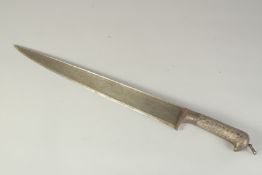 A VERY FINE 18TH-EARLY 19TH CENTURY MUGHAL INDIAN LARGE WATERED STEEL DAGGER, with silver handle,