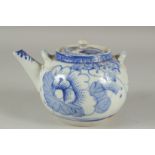 A BLUE AND WHITE PORCELAIN TEAPOT.