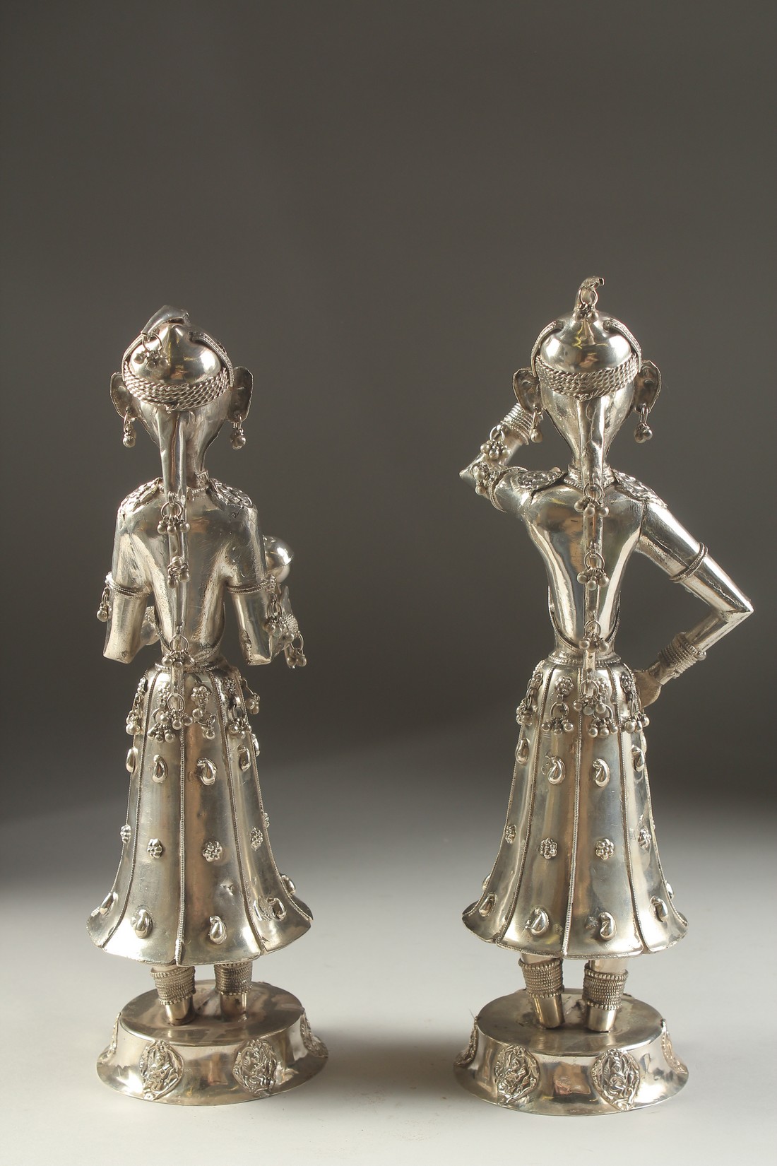 A FINE PAIR OF 19TH CENTURY INDIAN SILVER FIGURES OF MUSICIANS, 30cm high. - Image 9 of 11