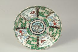 A CHINESE PORCELAIN PLATE, 25.5cm diameter.