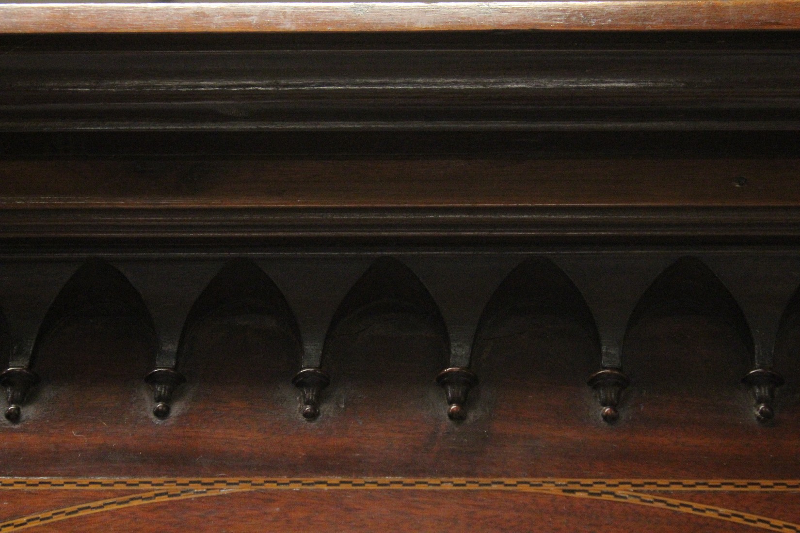 A GOOD GEORGE III MAHOGANY STANDING CORNER CUPBOARD the top with glass door enclosing two shaped - Image 5 of 5