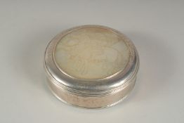 A SUPERB 18TH CENTURY SILVER AND MOTHER OF PEARL CIRCULAR BOX, 3.75ins diameter with a top and