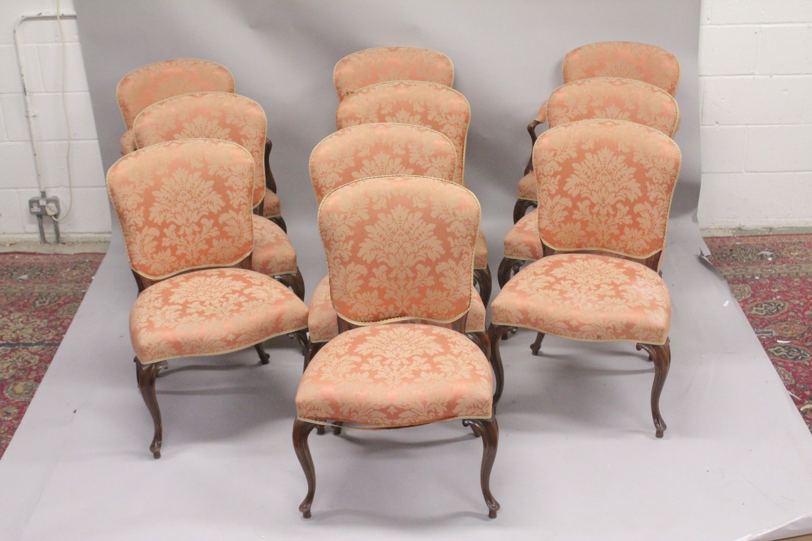 A SUPERB SET OF TEN 19TH CENTURY HEPPLEWHITE DINING CHAIRS, two with arms, with padded seats and - Image 2 of 4