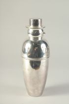 A SILVER PLATED COCKTAIL SHAKER, modelled as a SNOWMAN. 10.5ins high.