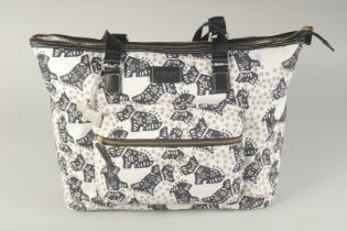 A RADLEY OF LONDON HAND BAG.