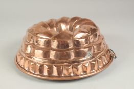 A GOOD COPPER JELLY OR CAKE MOULD. 9.5ins diameter, 3ins deep.
